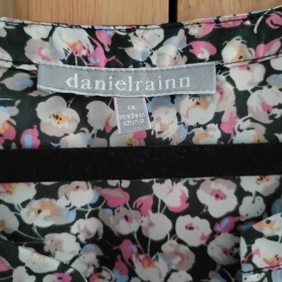 Daniel Rainn Floral Split Neck Tunic Blouse 1X – High Low Hem, Roll Tab Sleeves - Picture 6 of 12